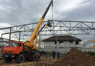 Работа автокрана Клинцы на стройке