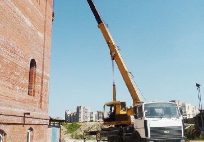 Арендовать автокрана на базе МАЗ недорого