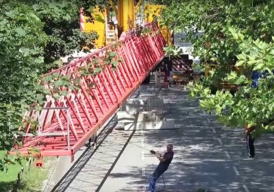 Сборка башенного крана c помощью автокрана